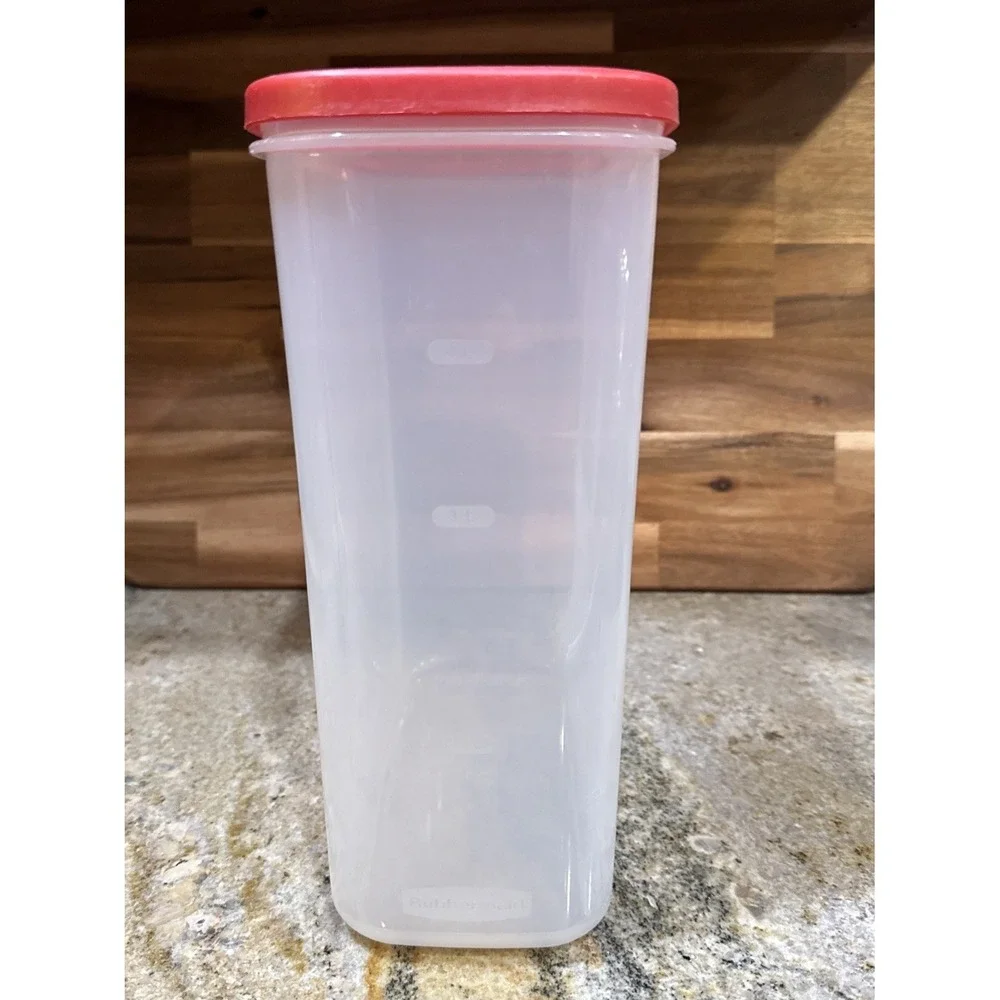 Rubbermaid 7N04 Red 21 21.1 Cup Dry Food Storage‎ Container with Lid